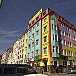 Multicolore. הבית בקרן הרחוב